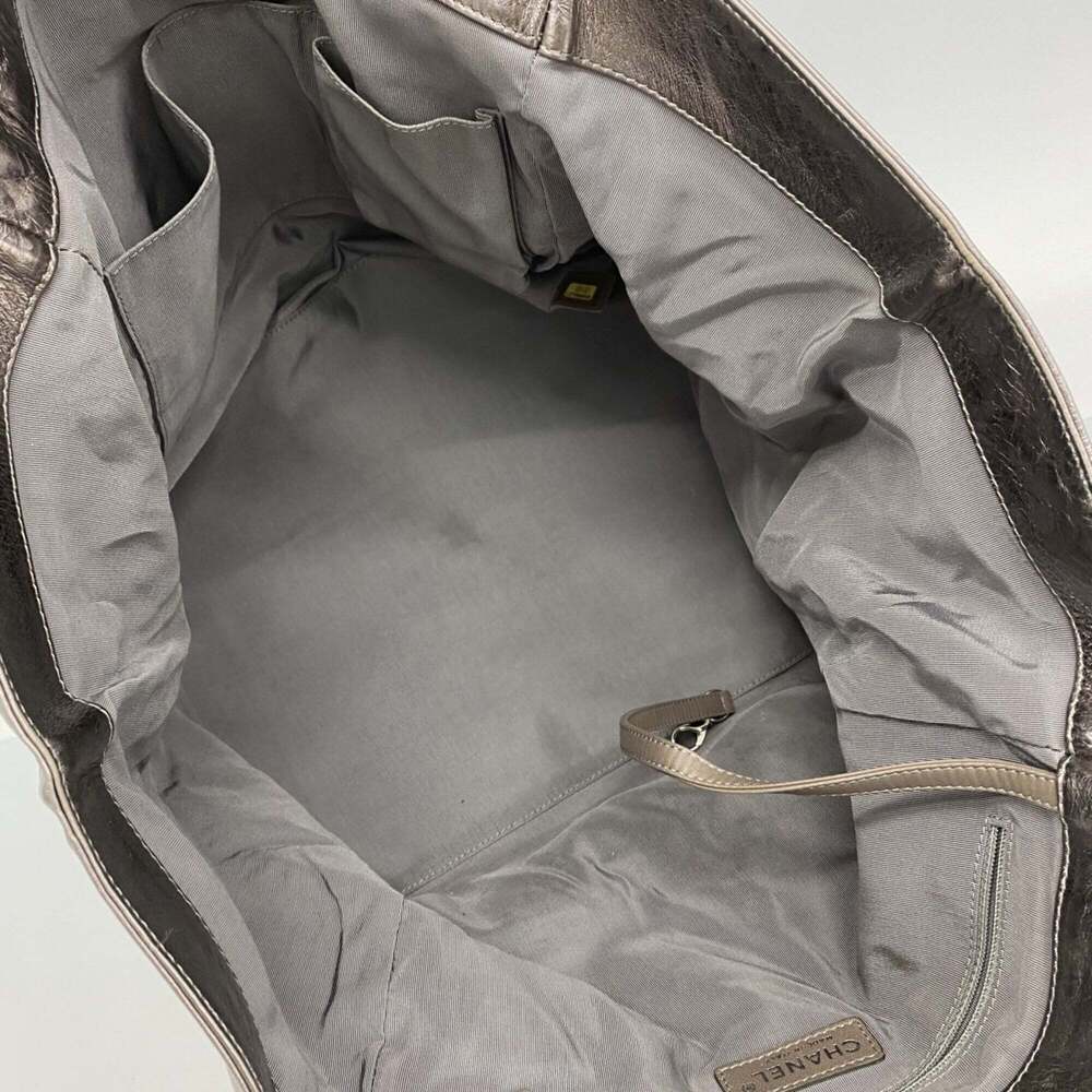 CHANEL Silver Leather Tote Bag - Picture 4 of 11